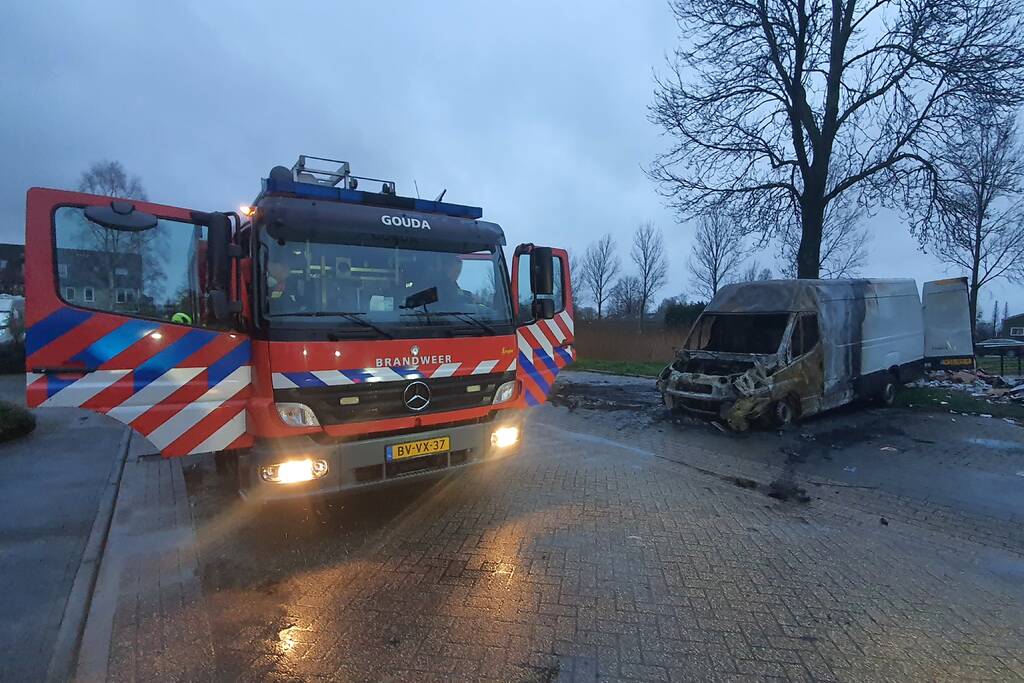 Postpakketten verwoest door brand in bestelbussen