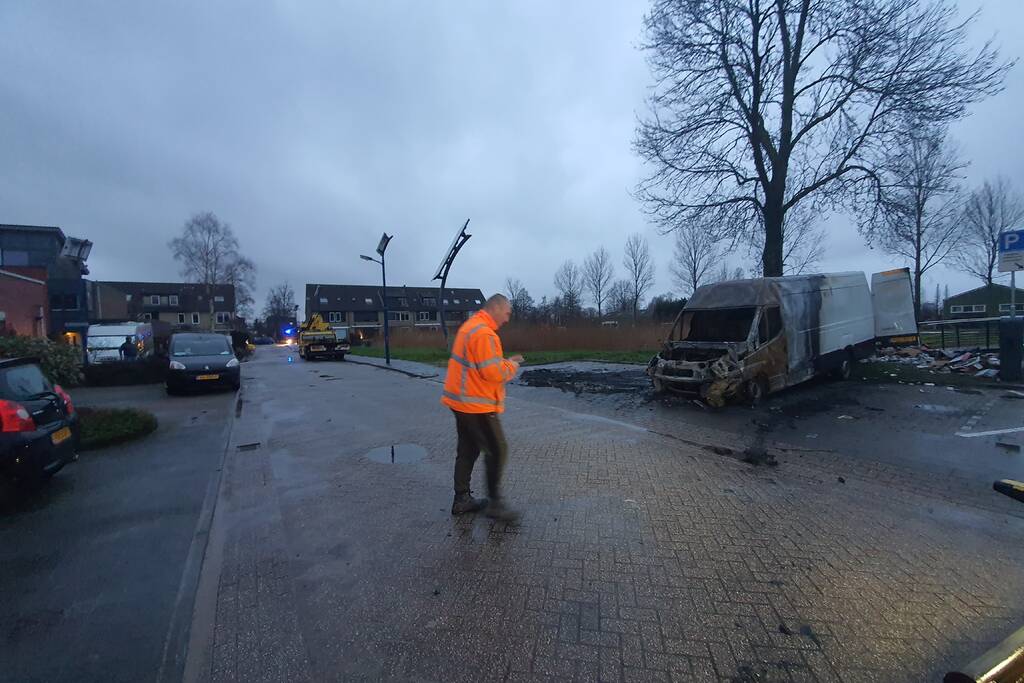 Postpakketten verwoest door brand in bestelbussen