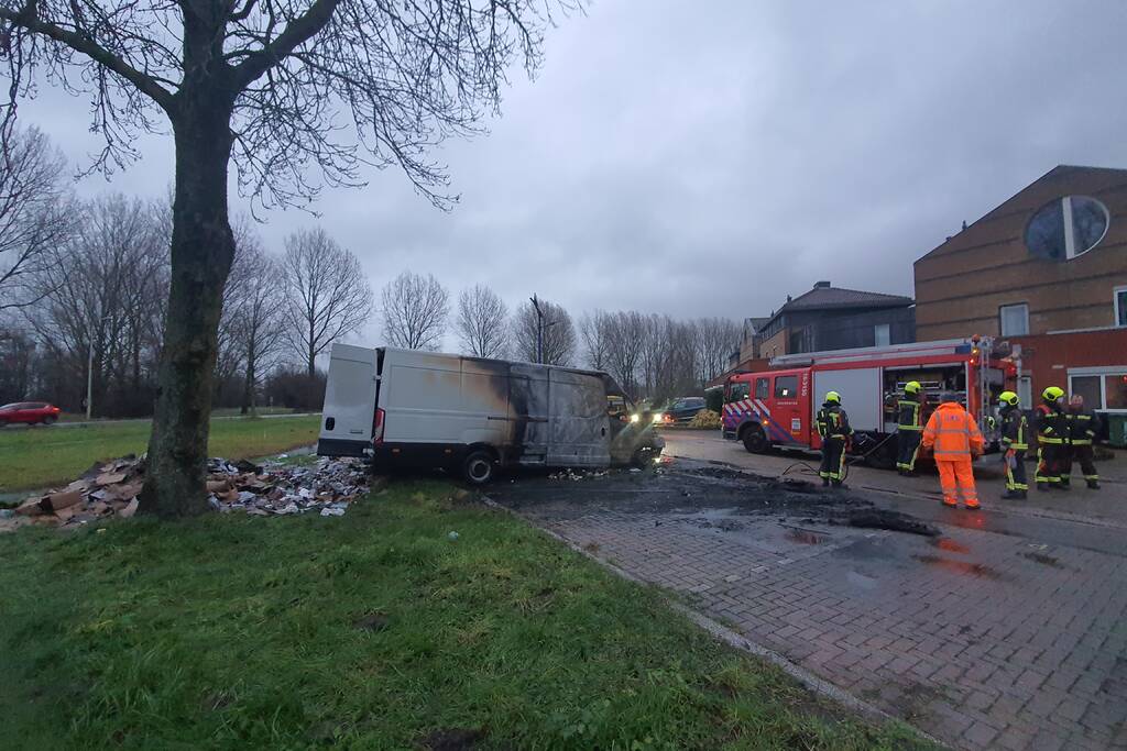 Postpakketten verwoest door brand in bestelbussen