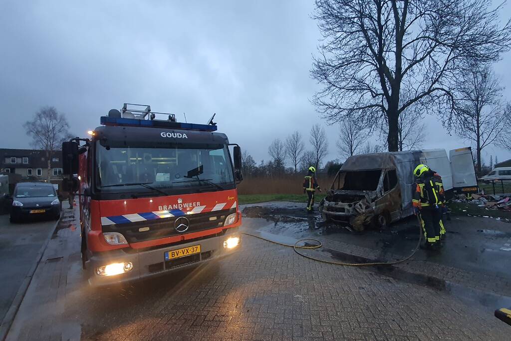 Postpakketten verwoest door brand in bestelbussen