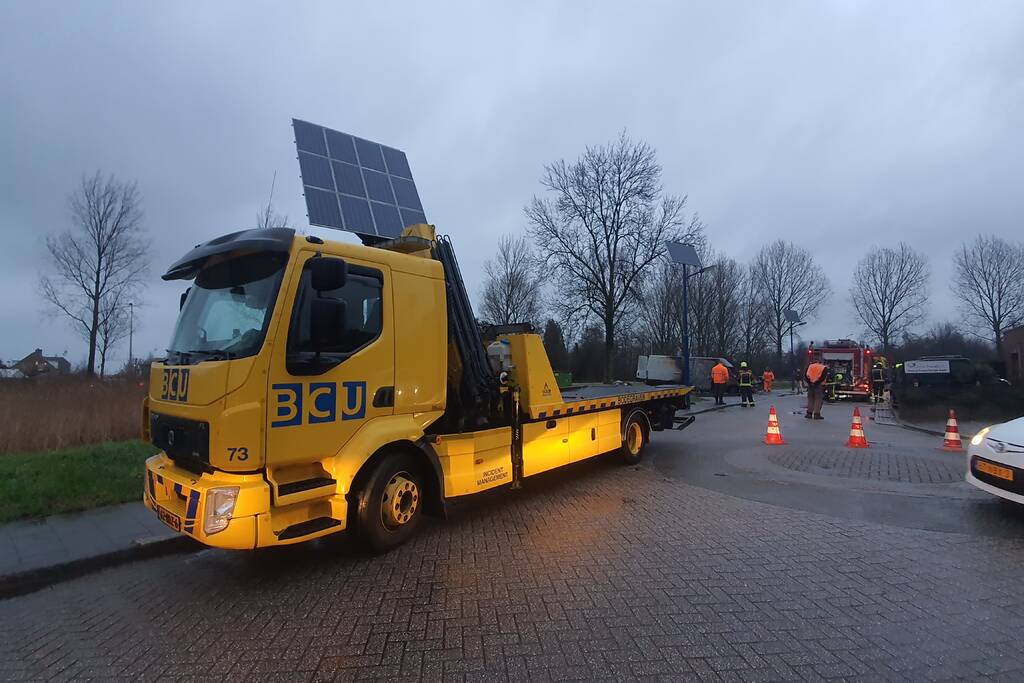 Postpakketten verwoest door brand in bestelbussen