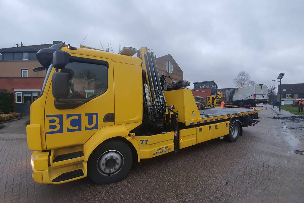 Postpakketten verwoest door brand in bestelbussen