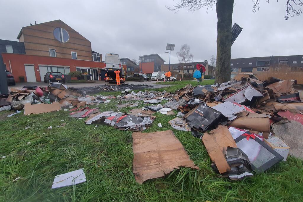 Postpakketten verwoest door brand in bestelbussen