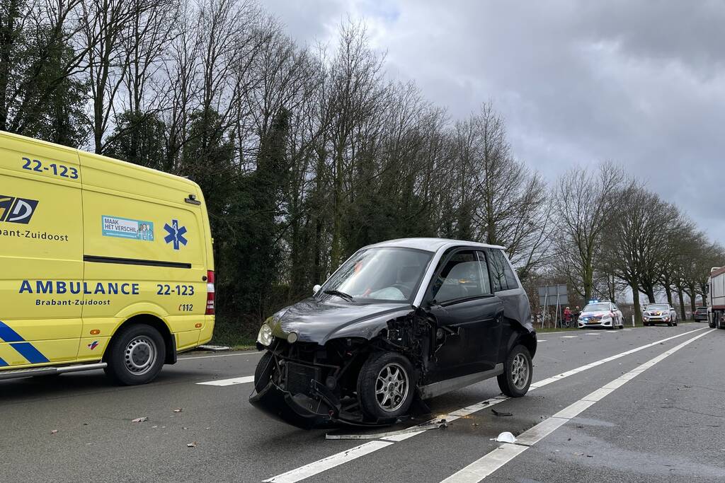 Ernstig ongeval tussen 45km-wagen en vrachtwagen