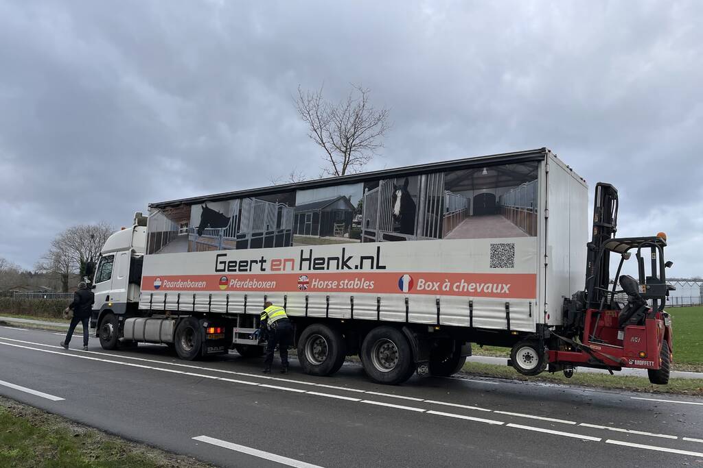 Ernstig ongeval tussen 45km-wagen en vrachtwagen