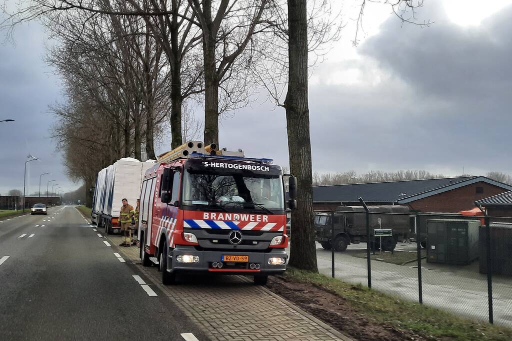 Brand vastgelopen remmen vrachtwagen