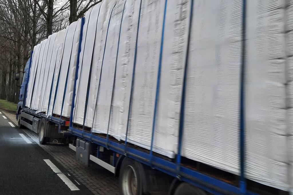 Brand vastgelopen remmen vrachtwagen