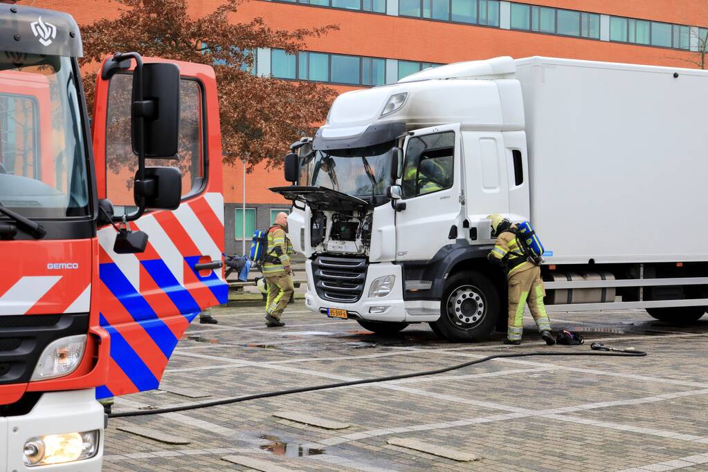 Brand in cabine van vrachtwagen