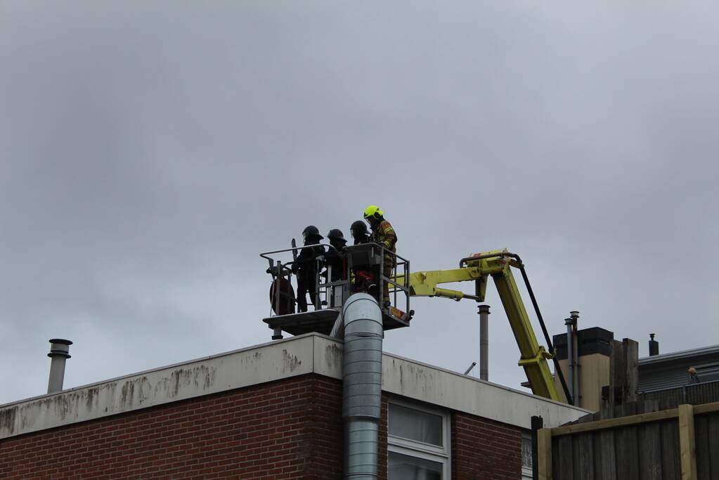 Man door arrestatieteam uit woning gehaald