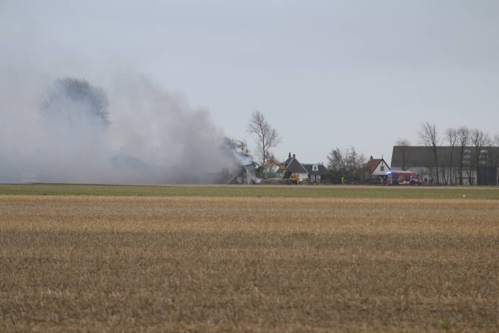 Brand in schuur met gestalde caravans