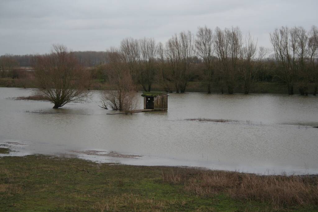 Water van De Waal staat flink hoog