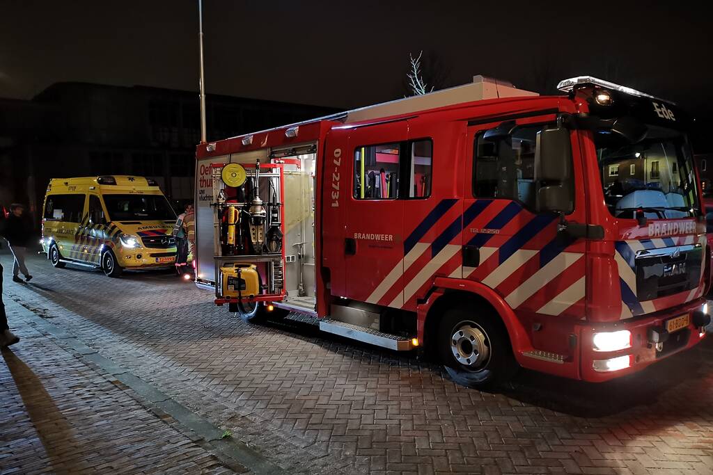 Vrouw zakt weg in drijfzand