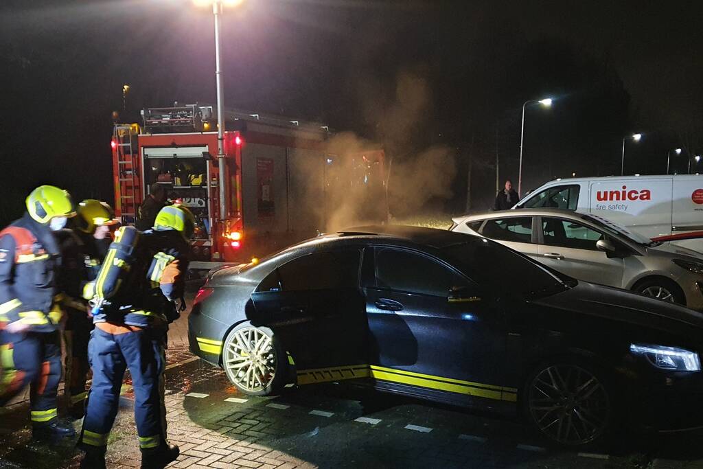 Binnenkant van auto in brand