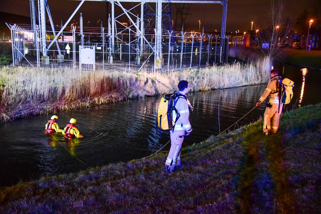 Automobilist rijdt tegen reclamebord