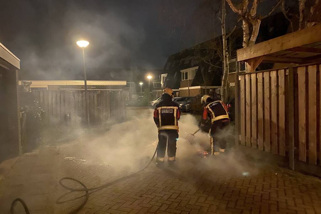 Berg rommel in brand gestoken