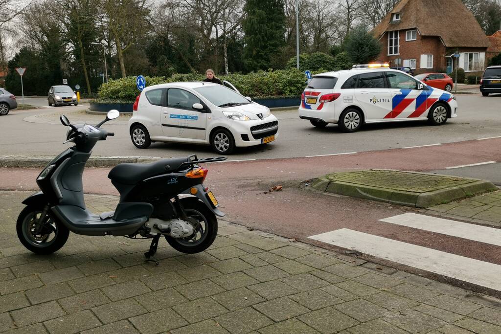 Scooterrijder gewond bij botsing met auto