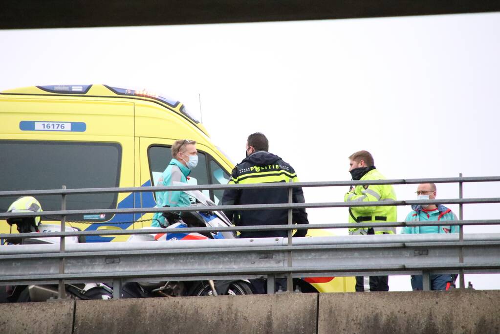 Automobilist met verward gedrag van snelweg gehaald