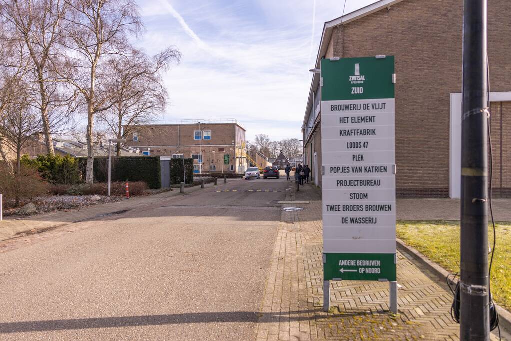 Grote politiemacht tijdens koffiedrinken' op Zwitsal Terrein