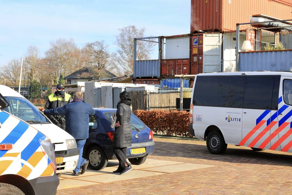 Grote politiemacht tijdens koffiedrinken' op Zwitsal Terrein