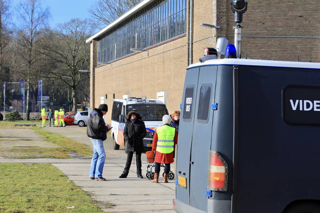 Grote politiemacht tijdens koffiedrinken' op Zwitsal Terrein