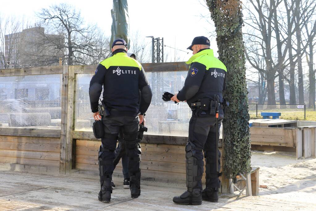 Grote politiemacht tijdens koffiedrinken' op Zwitsal Terrein