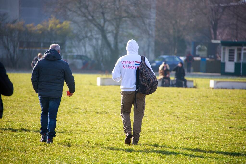 Grote politiemacht tijdens koffiedrinken' op Zwitsal Terrein