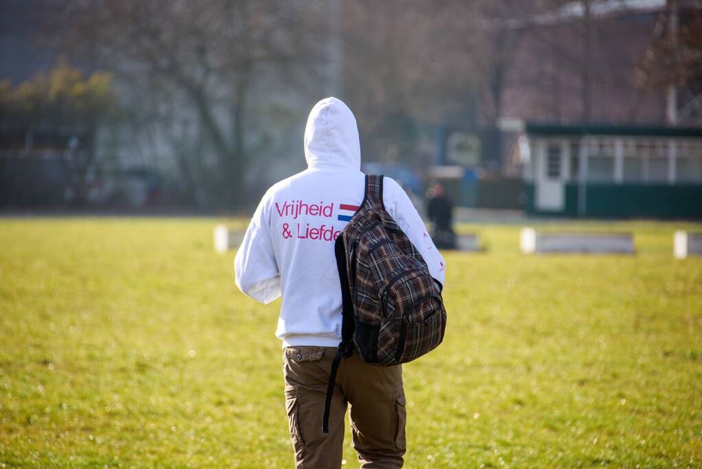 Grote politiemacht tijdens koffiedrinken' op Zwitsal Terrein
