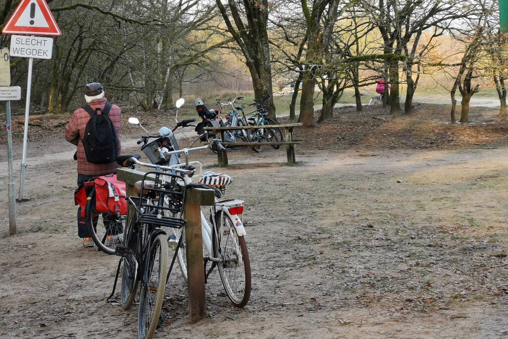 Parkeerplaatsen natuurgebieden vol