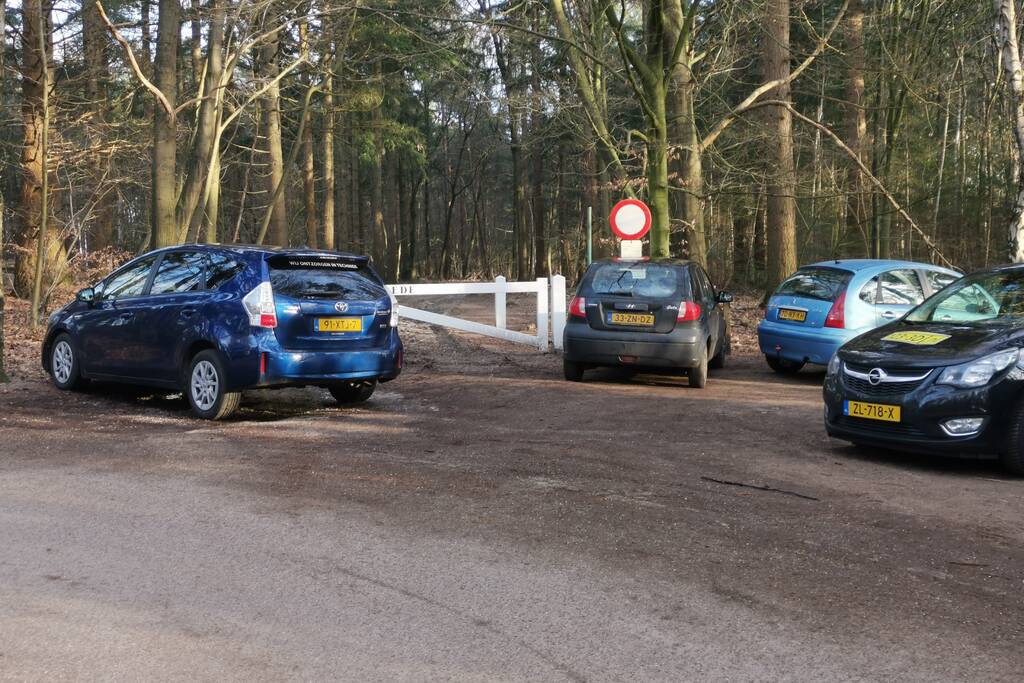 Parkeerplaatsen natuurgebieden vol