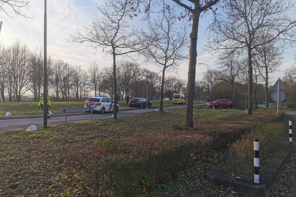 Auto tegen lantaarnpaal na ongeval