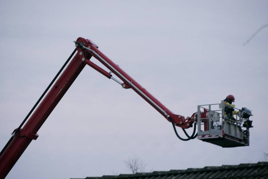 Explosie op dak van school