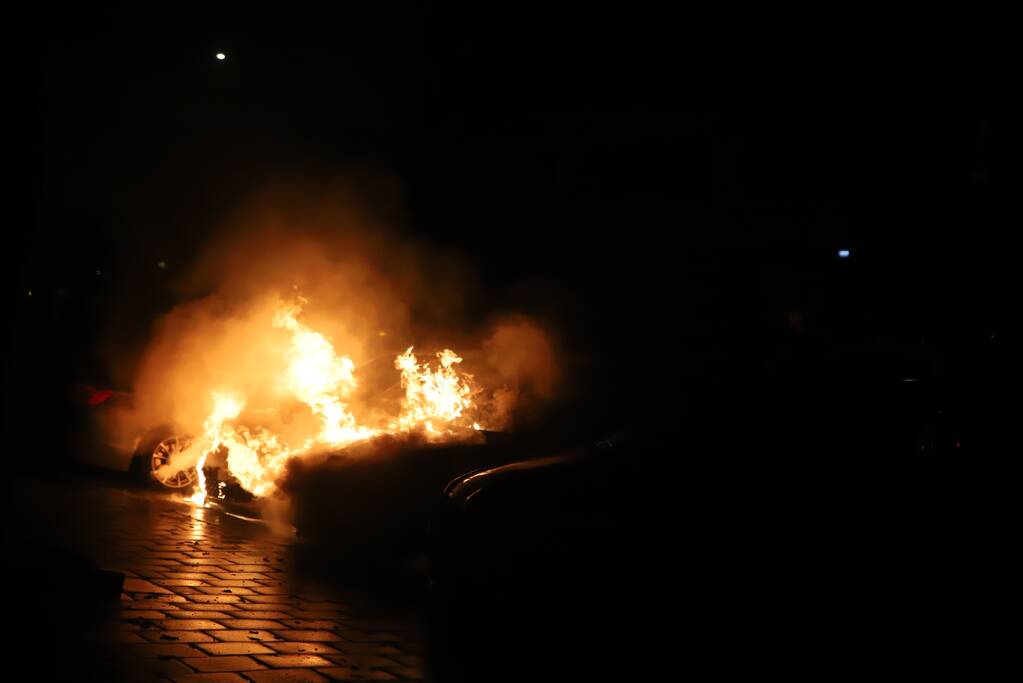 Wederom auto volledig uitgebrand