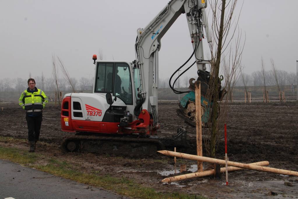 Waterleiding geraakt bij graafwerkzaamheden