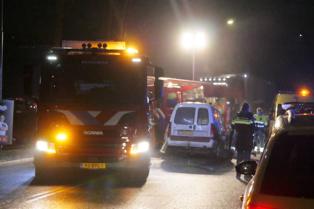 Twee personen gewond na frontale aanrijding