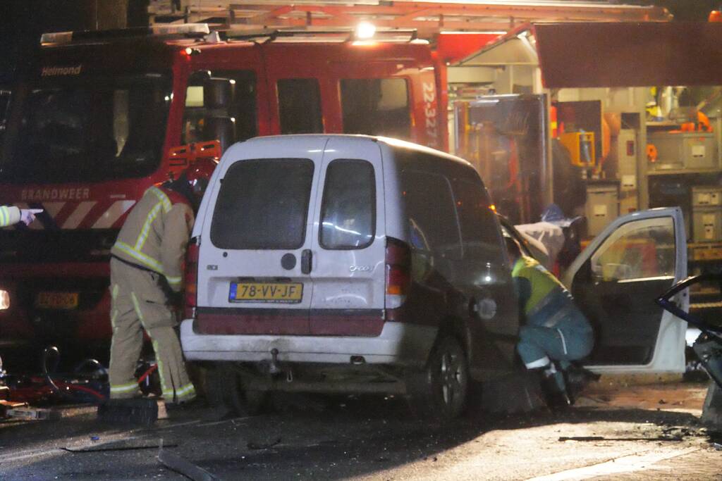 Twee personen gewond na frontale aanrijding