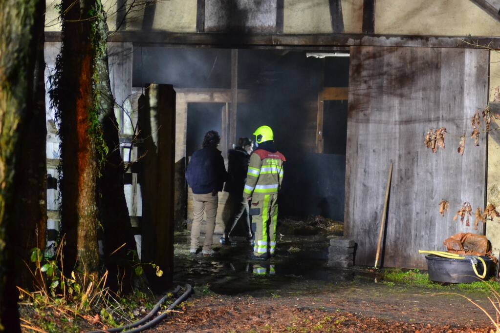 Brand in schuur met hooi