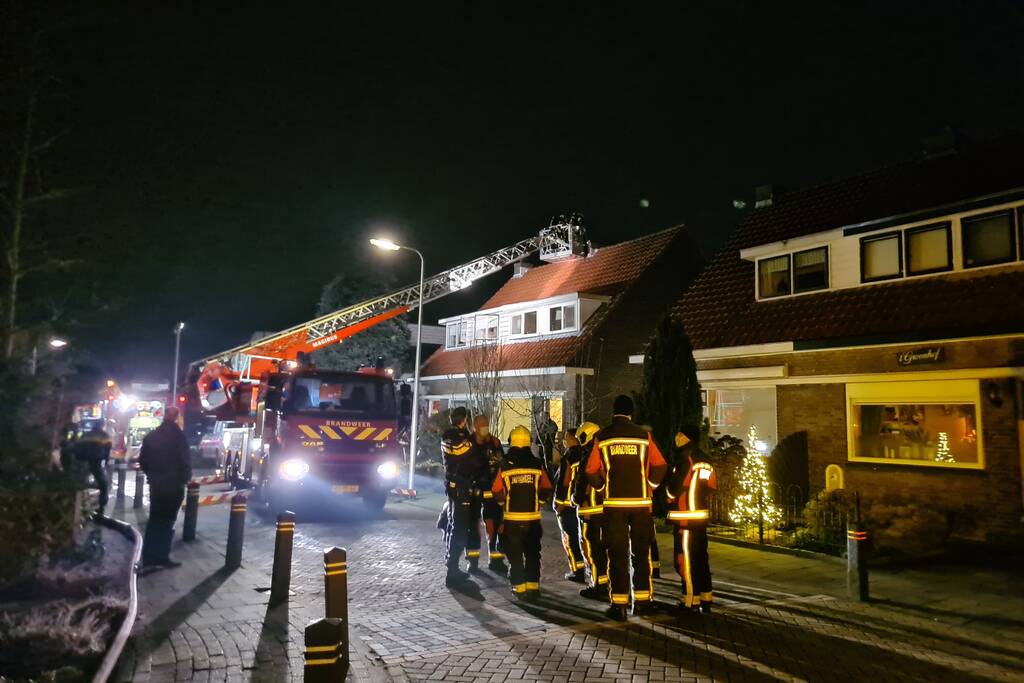 Brandweer blust hevige schoorsteenbrand