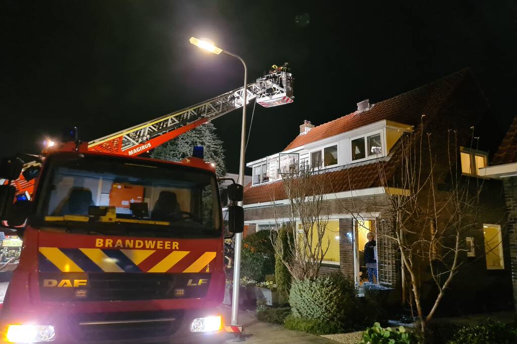 Brandweer blust hevige schoorsteenbrand