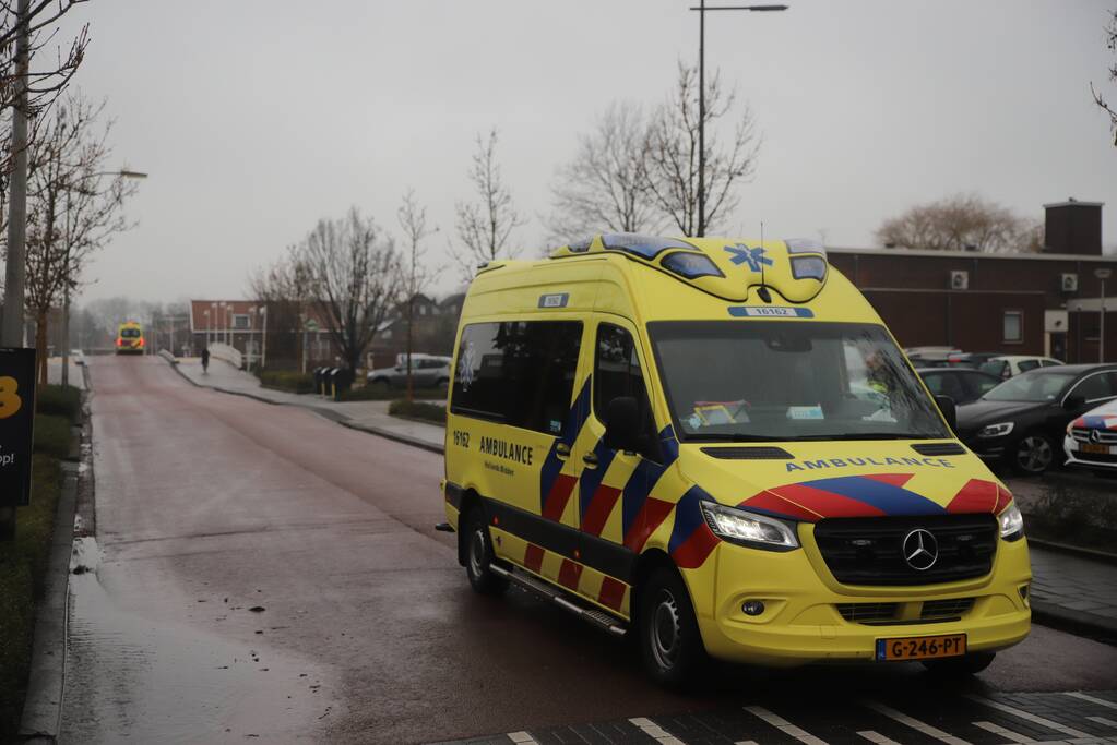 Overstekende fietsster gewond bij botsing met auto