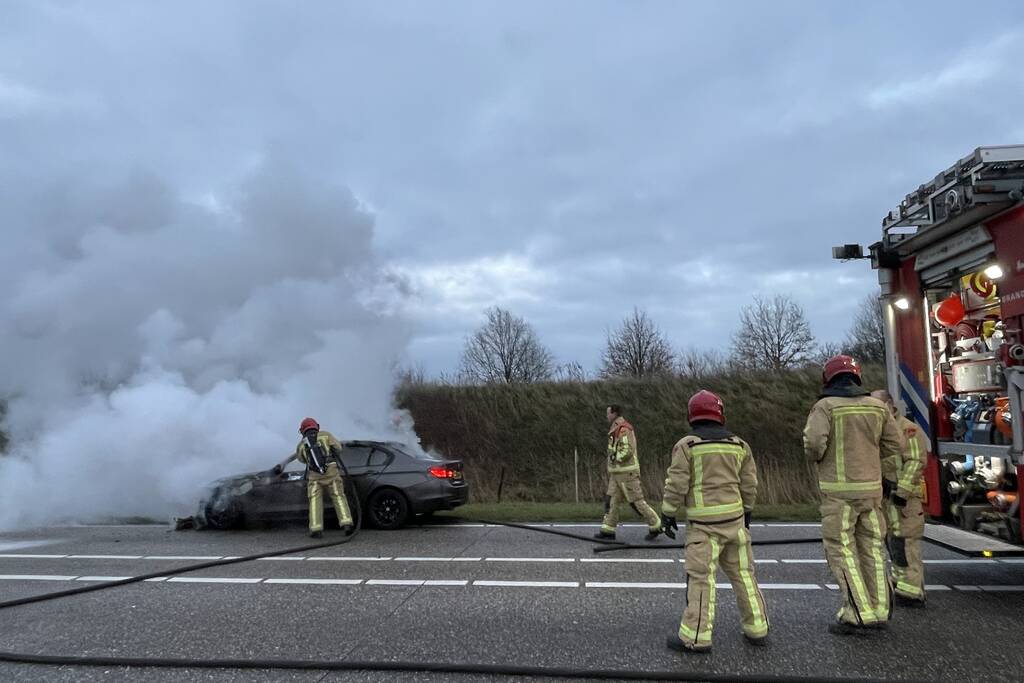 Auto gaat in vlammen op