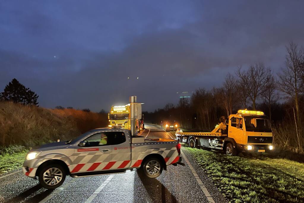 Berger wijkt uit en raakt van de weg