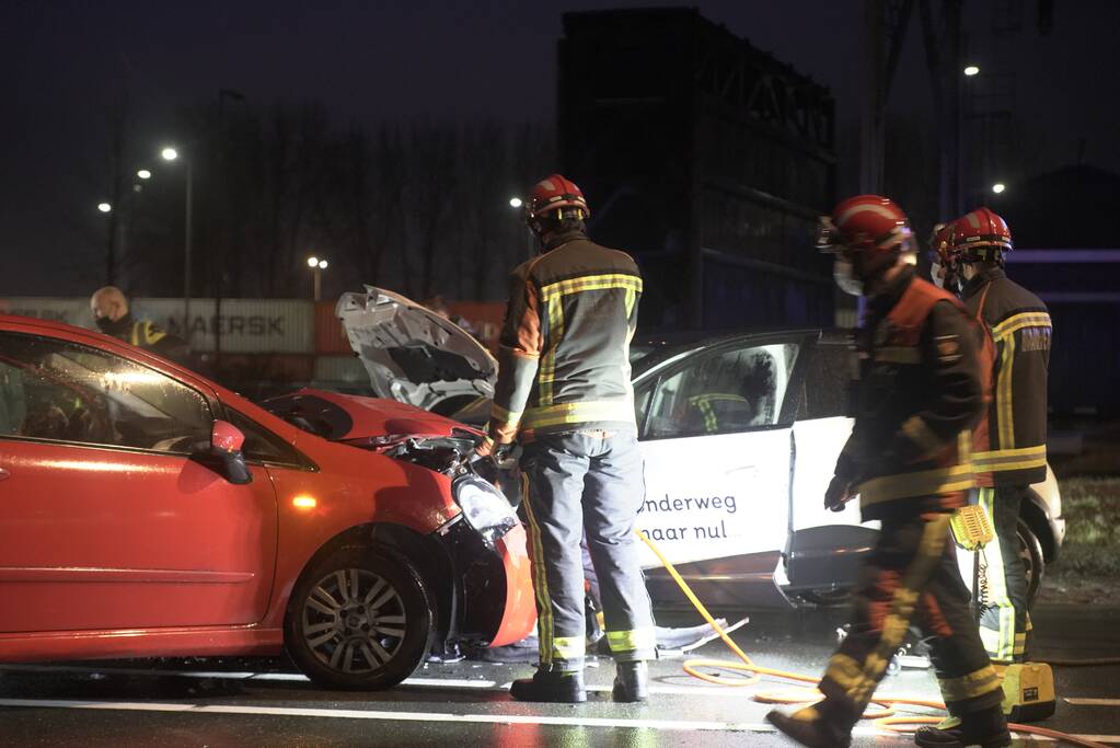 Veel schade bij frontale aanrijding