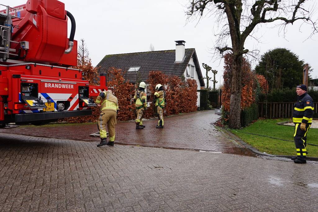 Brand in schoorsteen van woning