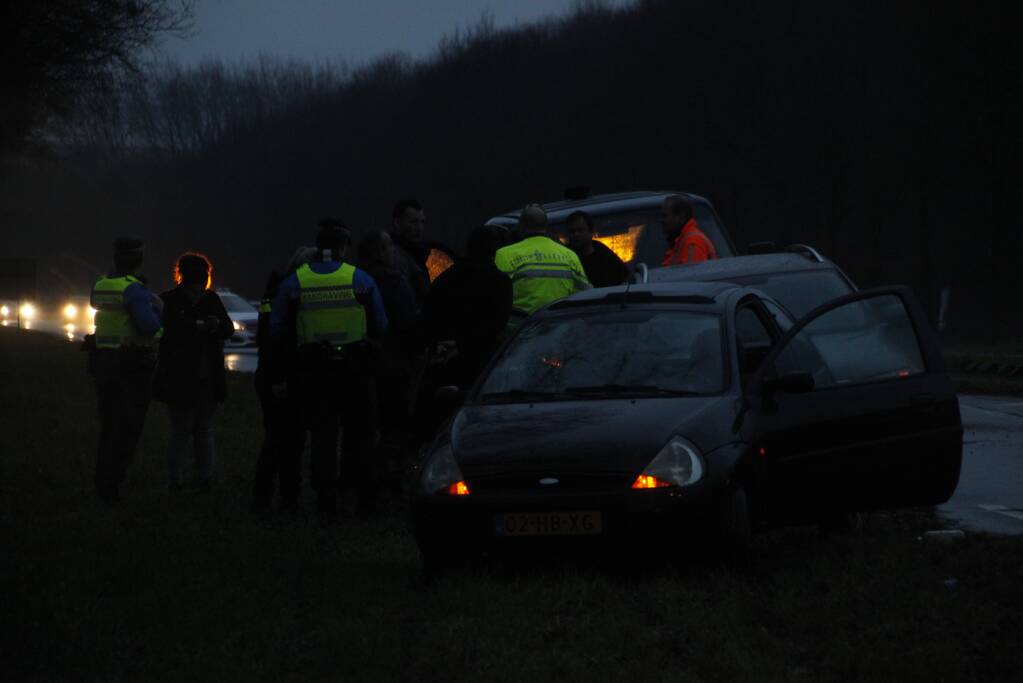 Twee voertuigen botsen op elkaar