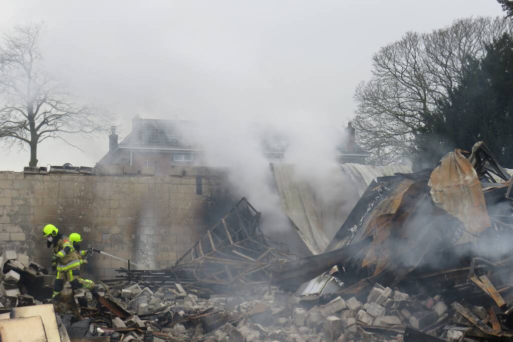 Enorme schade na grote brand in loods