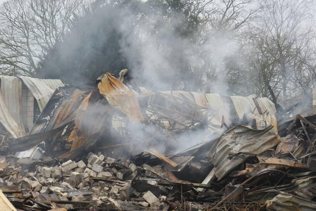 Enorme schade na grote brand in loods