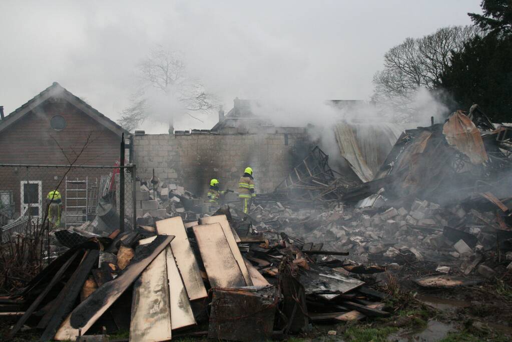 Enorme schade na grote brand in loods