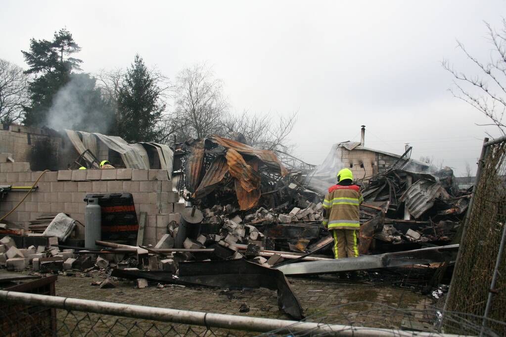 Enorme schade na grote brand in loods