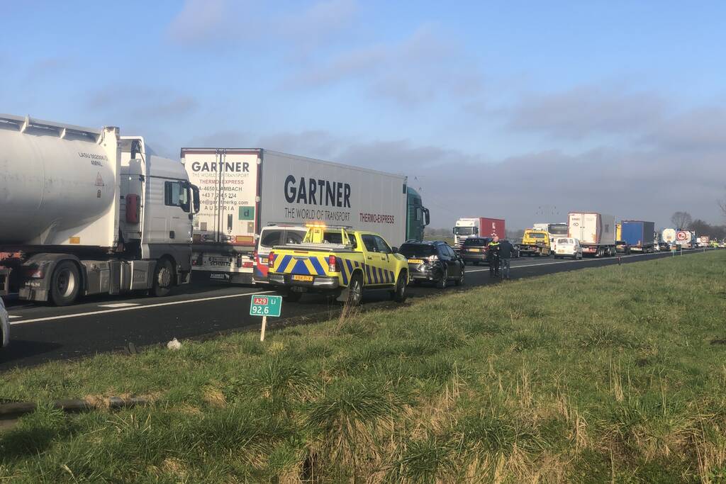 Meerdere voertuigen betrokken bij ongeval op snelweg