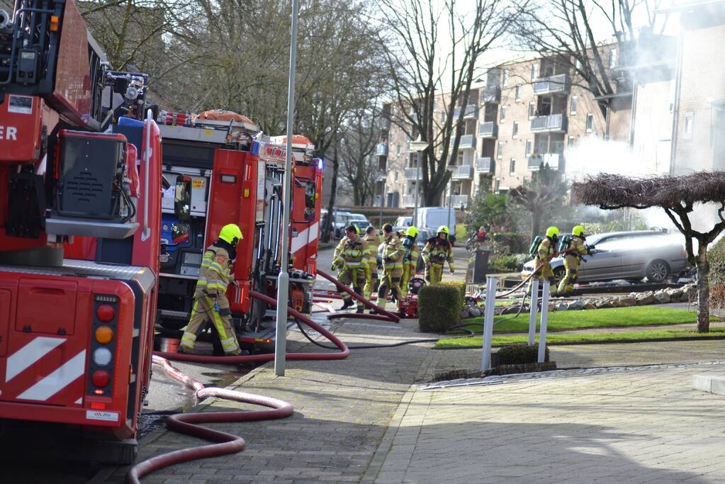 Uitslaande brand in woning na explosie